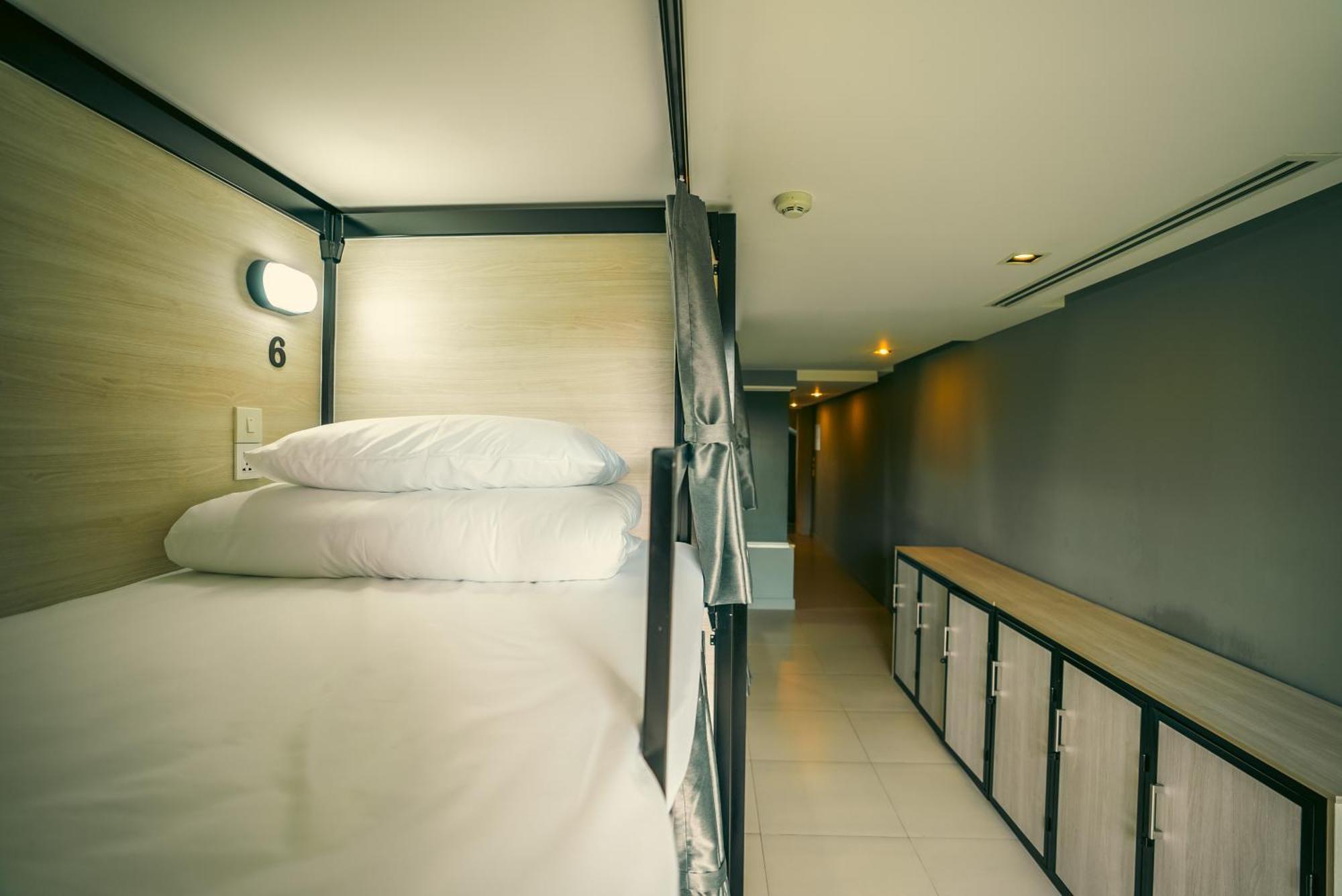 Mad Monkey Phuket Hostel Patong Kültér fotó