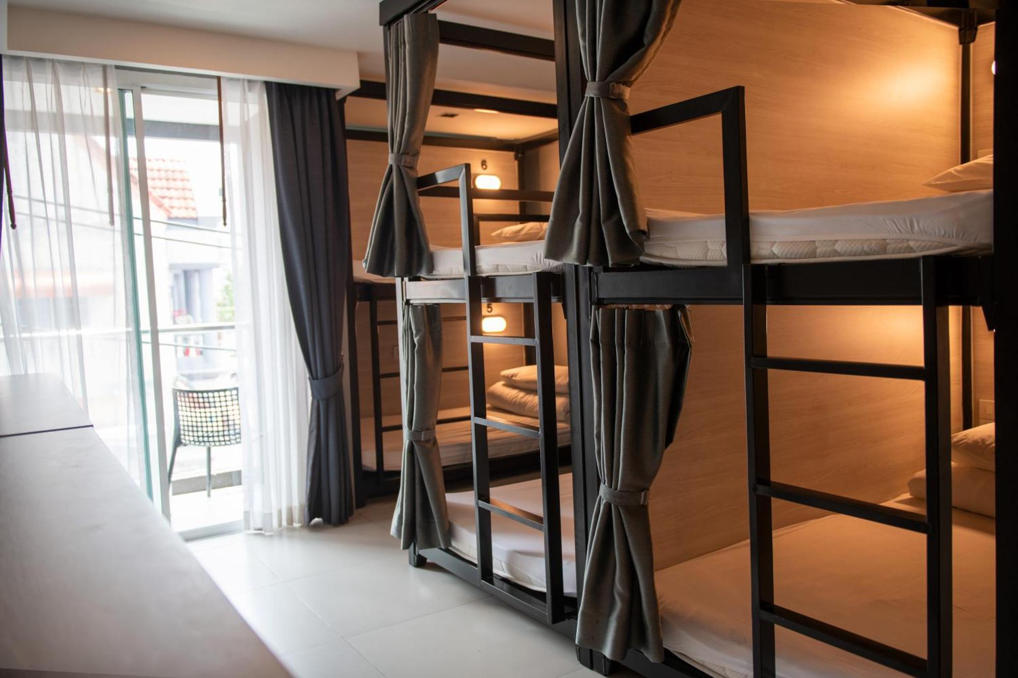 Mad Monkey Phuket Hostel Patong Kültér fotó