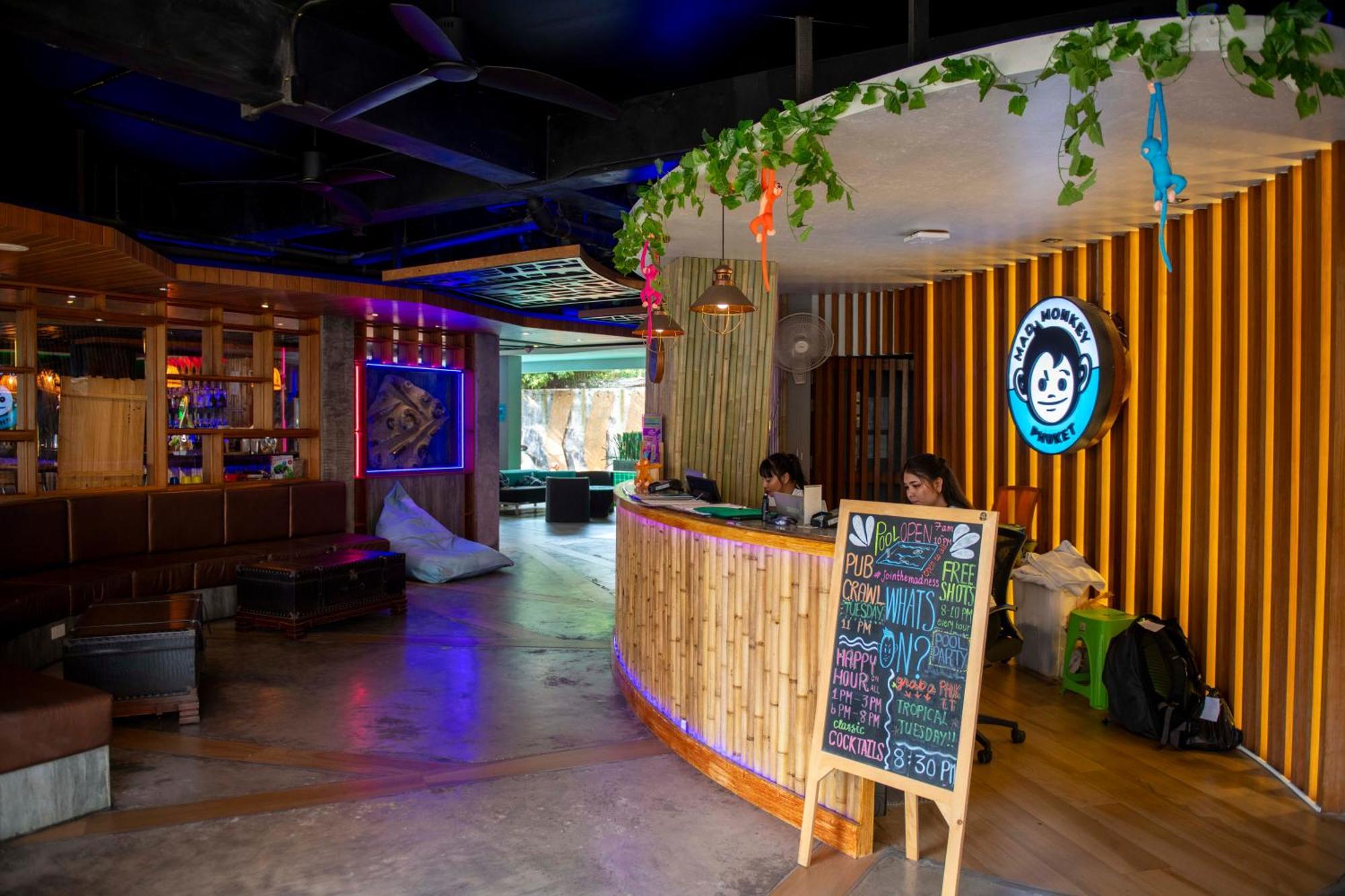 Mad Monkey Phuket Hostel Patong Kültér fotó